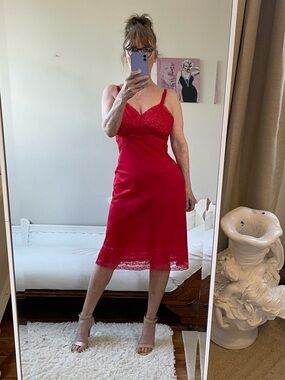 VINTAGE RED SLIP LACE ADJUSTABLE STRAPS SHEER SEAMPRUFE KNEE LENGTH